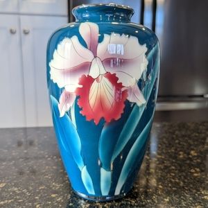 Beautiful Kokusui vase
